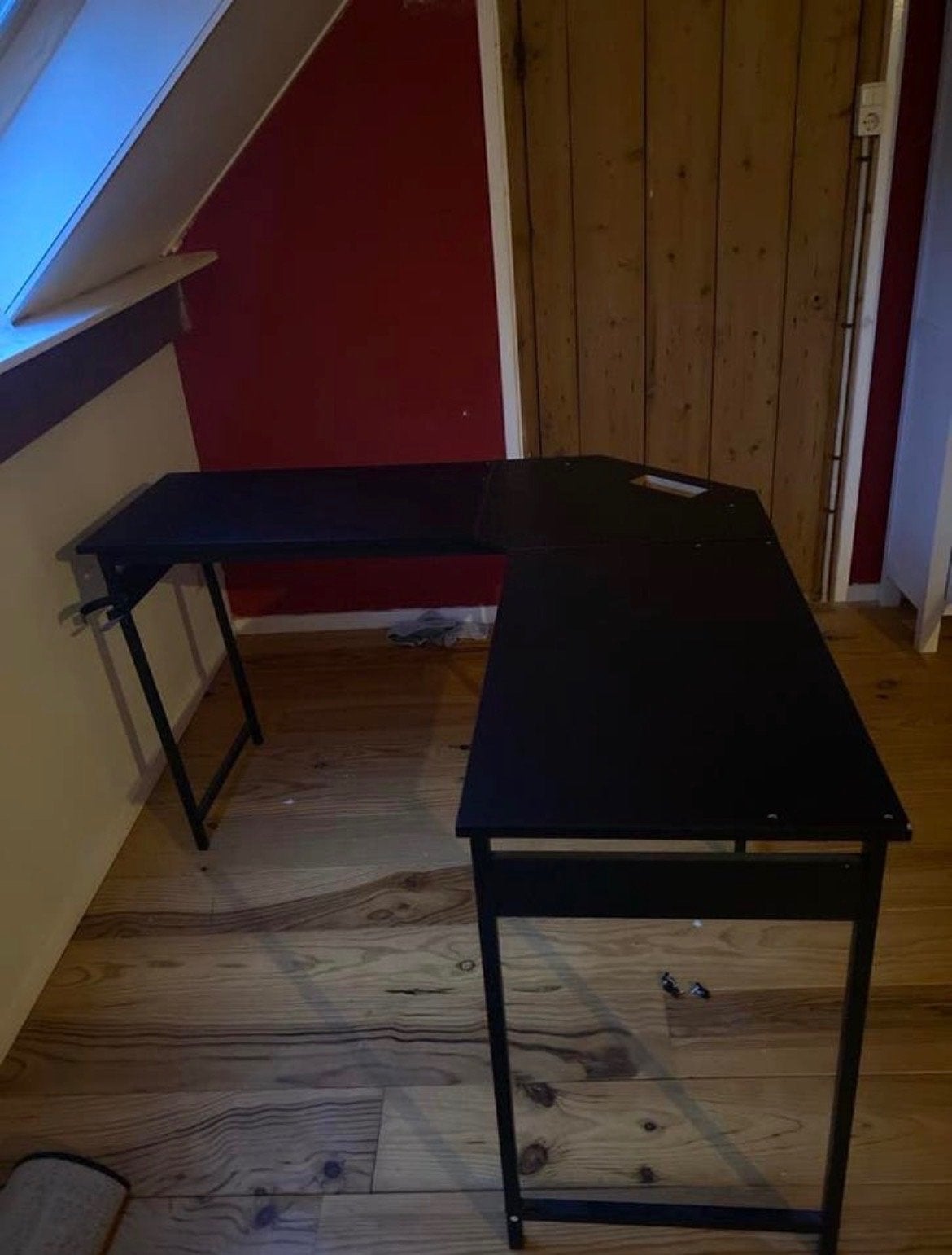 Zwart Hoekbureau met Carbon Look en Stopcontacten, Huis en Inrichting, Bureaus, Zwart, Gebruikt, Metaal, Hoekbureau