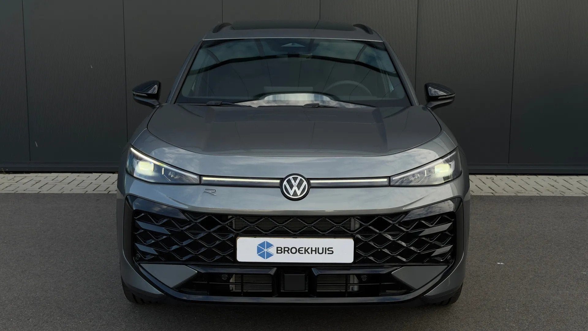Volkswagen T-Roc 1.5 eTsi R-Line First Edition DSG | Panoram, 1374 kg, 4 cilinders, 150 pk, Bedrijf