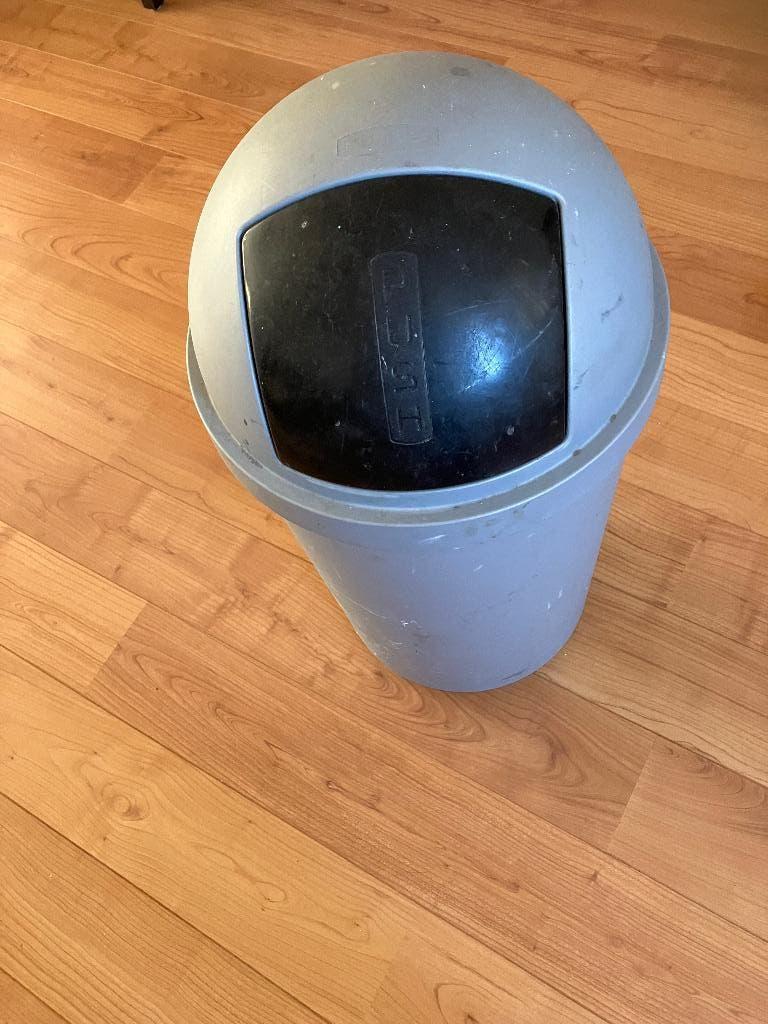 prullenbak met klep kunststof, 40 liter of meer, Ophalen, Gebruikt, Kunststof