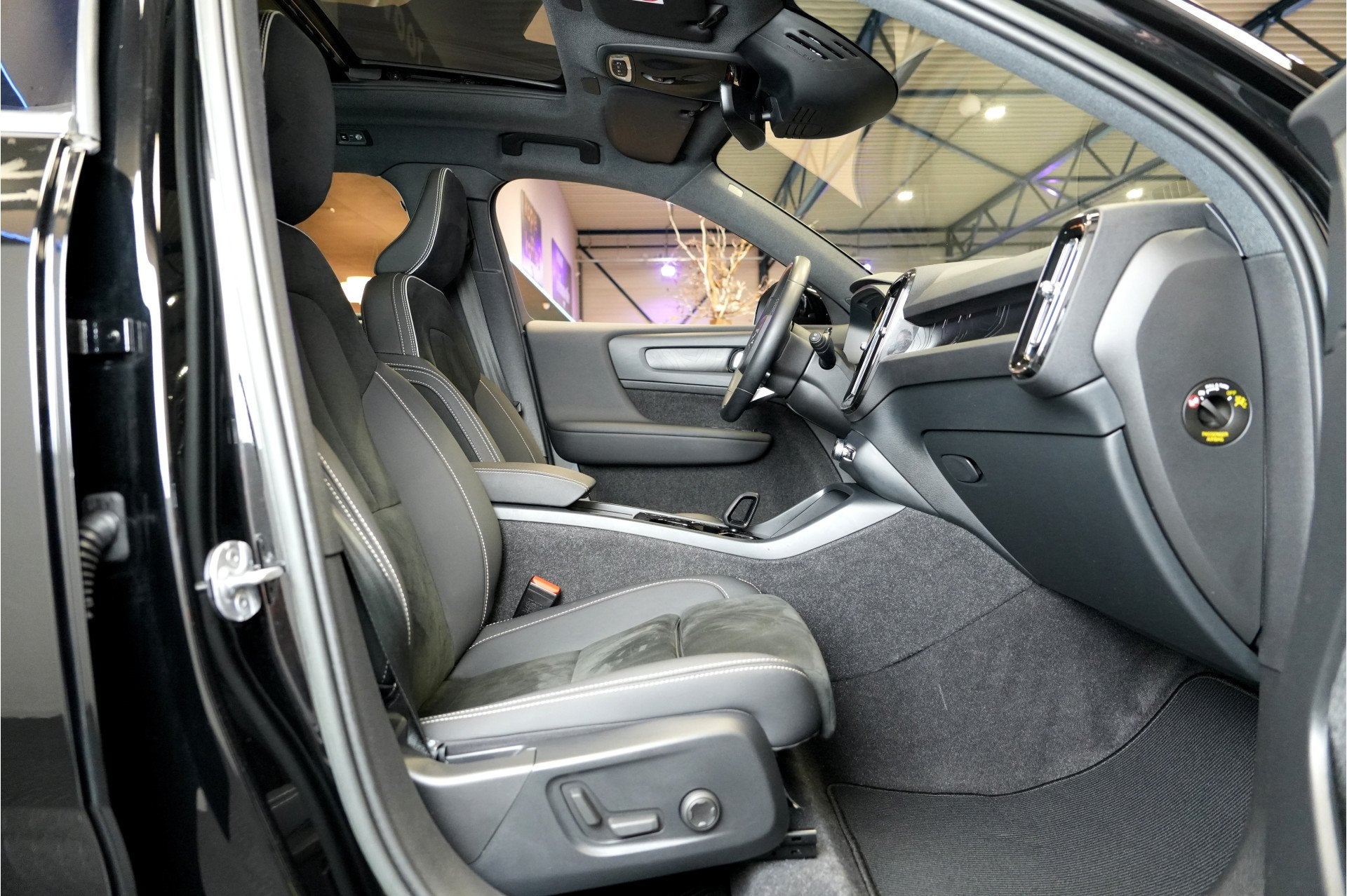 Volvo XC40 1.5 T5 Plug-in Hybrid 193kW/262pk DCT7 Ultimate B, Dealer onderhouden, Met garantie (alle), Zwart, Hybride Elektrisch/Benzine