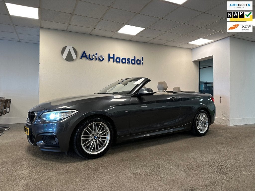 BMW 2-serie Cabrio 220i|M-SPORT|TREKHAAK|CARPLAY|AUTOMAAT|CA, Auto's, BMW, Automaat, Achterwielaandrijving, Gebruikt, 4 cilinders
