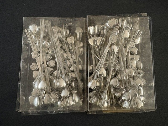 zilver kleur hartjes 2 doosjes samen, Ophalen of Verzenden, Nieuw, Versiering