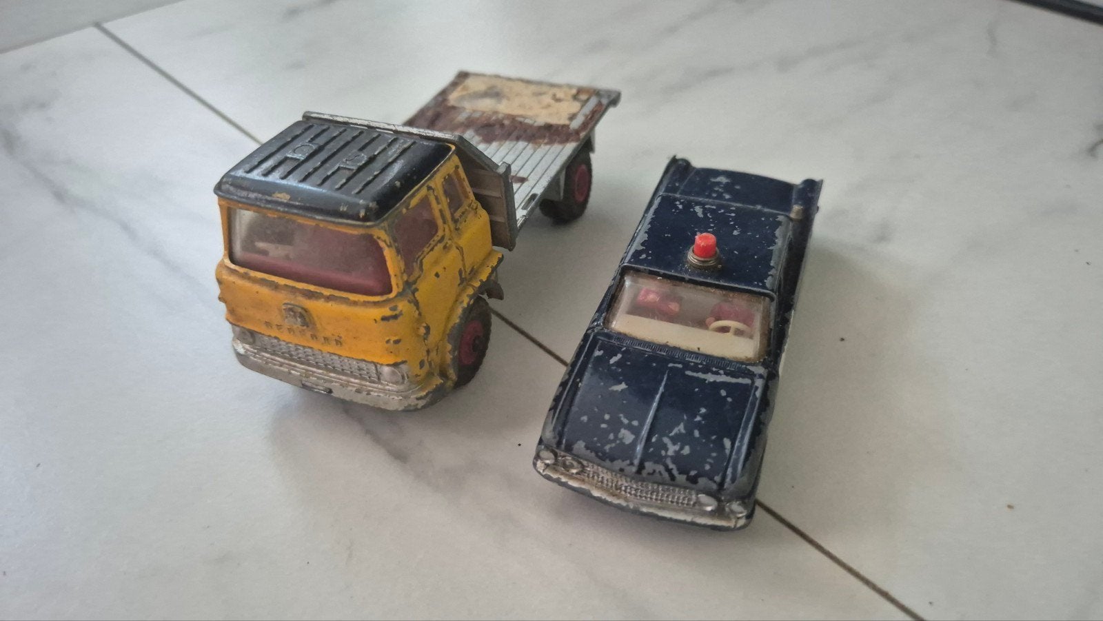 Dinky Toys Ford Fairlane en Bedford vrachtwagen, Ophalen of Verzenden, Gebruikt