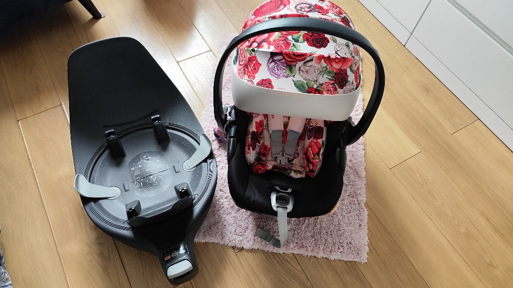 Cybex Cloud Z2 i-Size + autostoel Spring Blossom Light, Zo goed als nieuw, Isofix, 0 t/m 13 kg, Slaapstand