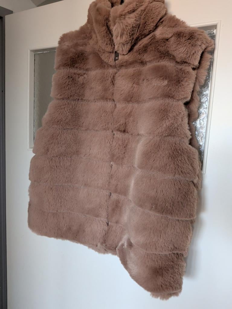 Bruine bodywarmer van imitatiebont, Ophalen of Verzenden, Zo goed als nieuw, Bruin