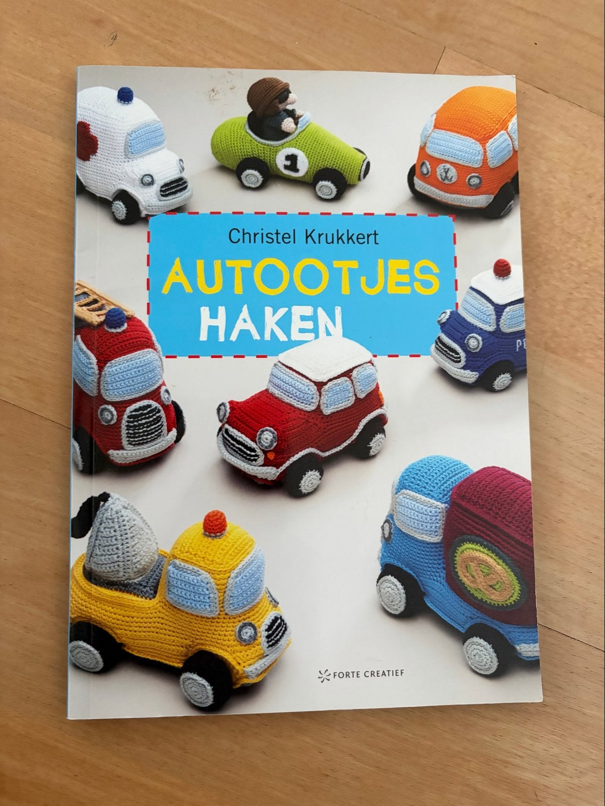 Boek: Autootjes Haken - Christel Krukkert, Ophalen of Verzenden, Zo goed als nieuw, Breien en Haken