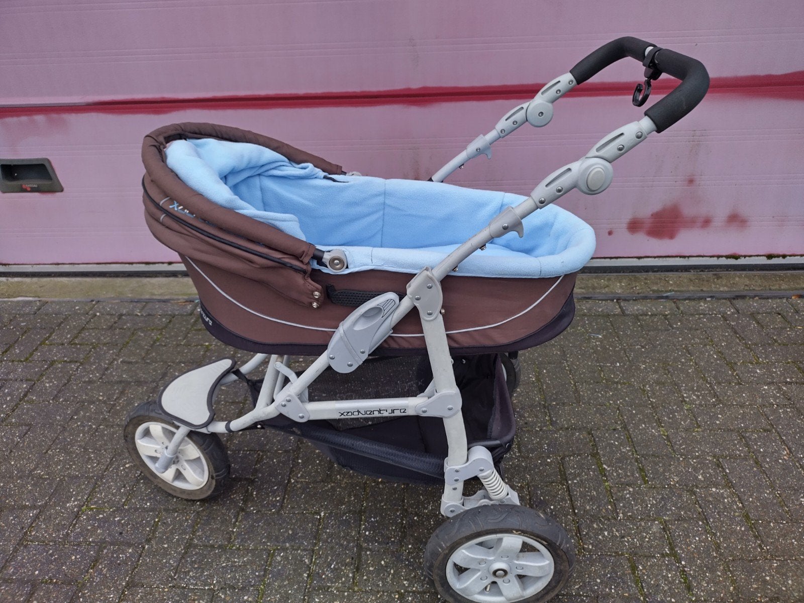 X-Adventure Combiwagen met reiswieg en wandelwagenzitje, Ophalen, Gebruikt, Luchtbanden
