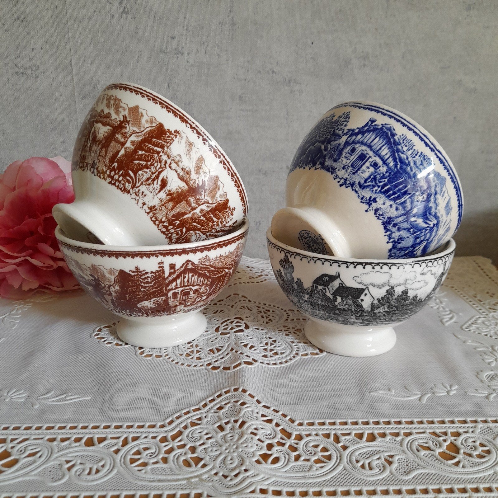 4 Gave oude brocante landelijke kommetjes, Antiek en Kunst, Ophalen of Verzenden