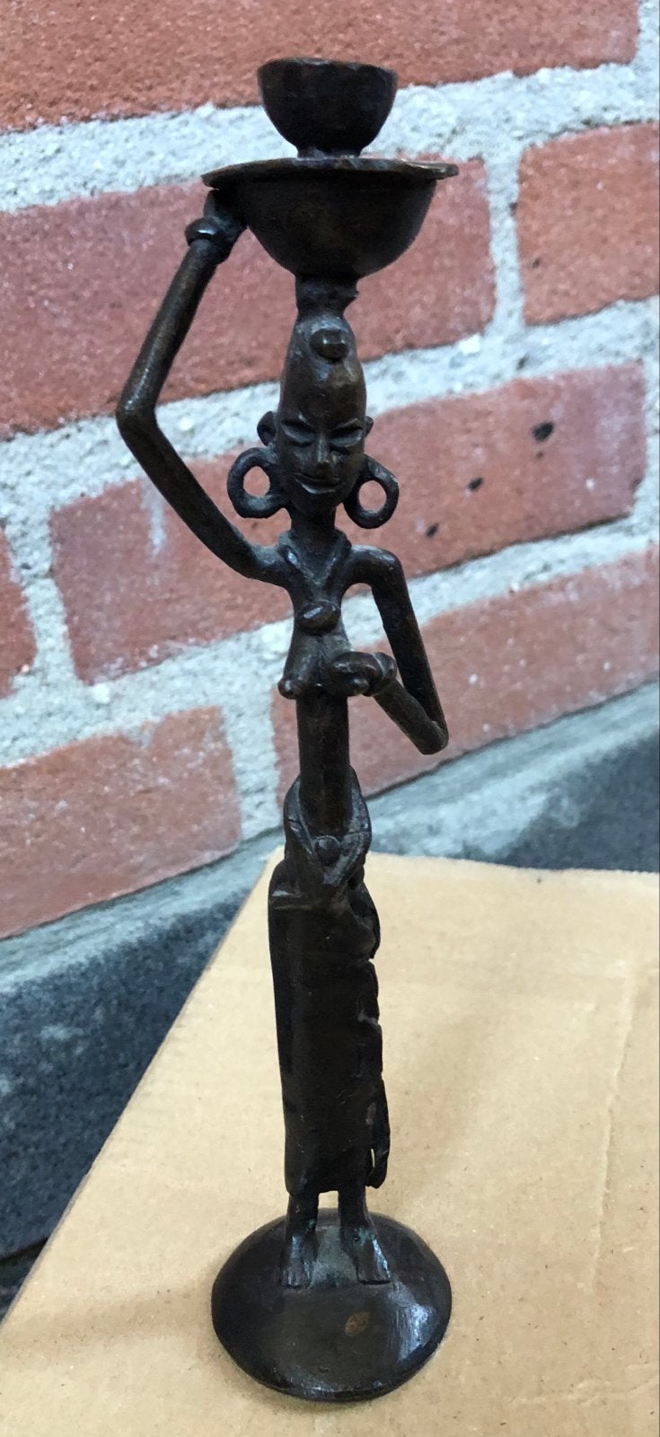 Vintage Afrikaans Bronzen Beeldje Vrouw met Kom, Bruin, Afrika, Ophalen of Verzenden, Gesigneerd