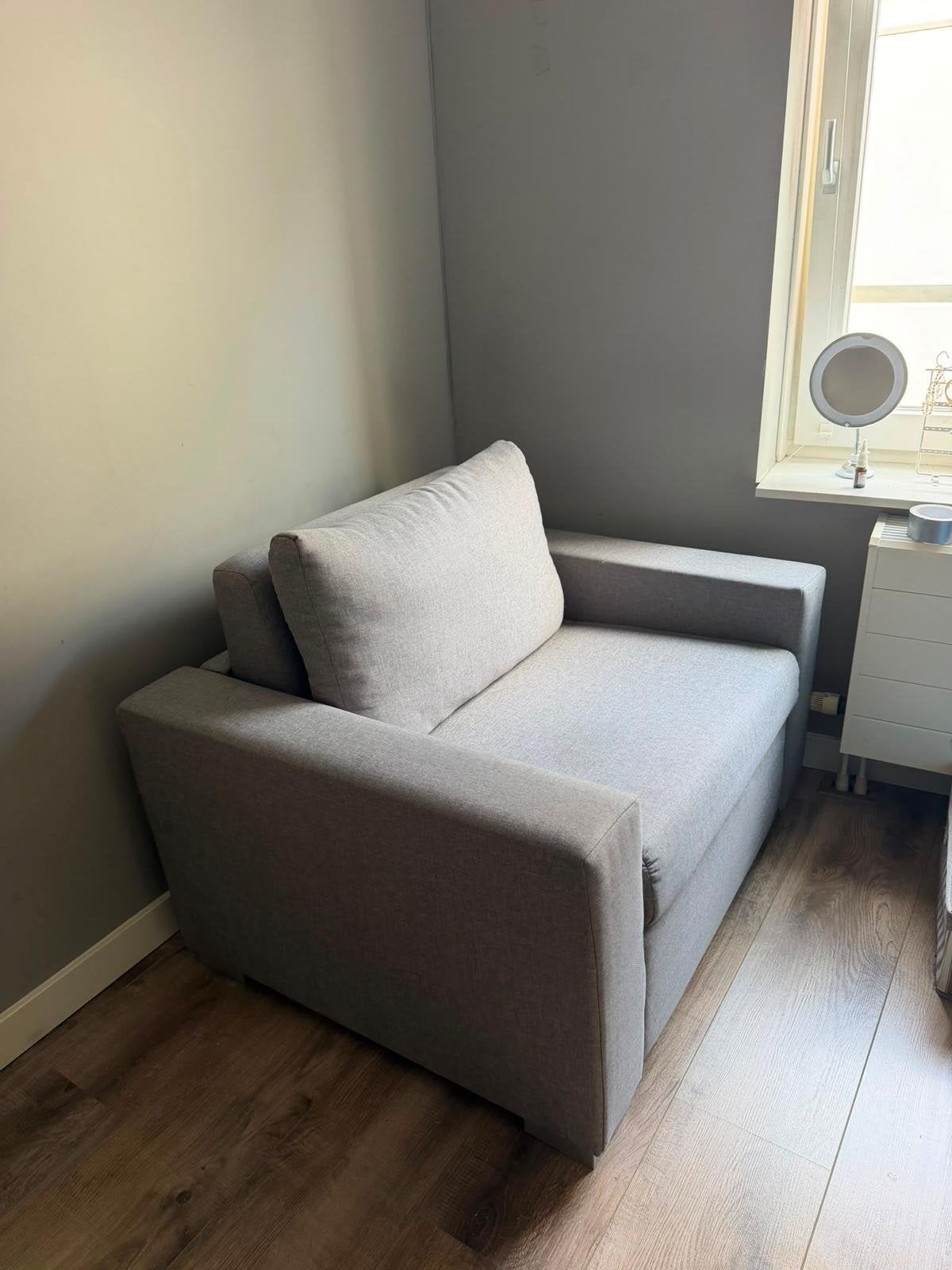 Grijze slaapfauteuil - slaapbank - slaapstoel, Ophalen, Eenpersoons, 75 tot 100 cm, Zo goed als nieuw