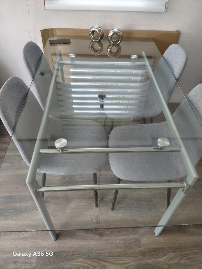 Eettafel Te koop, Ophalen, 4 tot 6 stoelen
