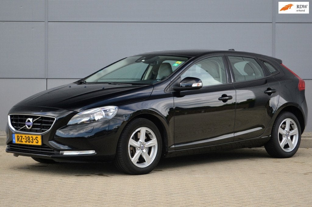 Volvo V40 1.5 T2 Summum, Auto's, Volvo, 4 cilinders, 700 kg, Leder, Bedrijf