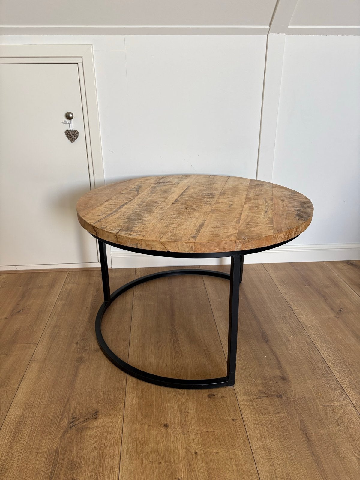 Ronde salontafel van mangohout en metaal, Ophalen, Rond, 50 tot 100 cm, Zo goed als nieuw