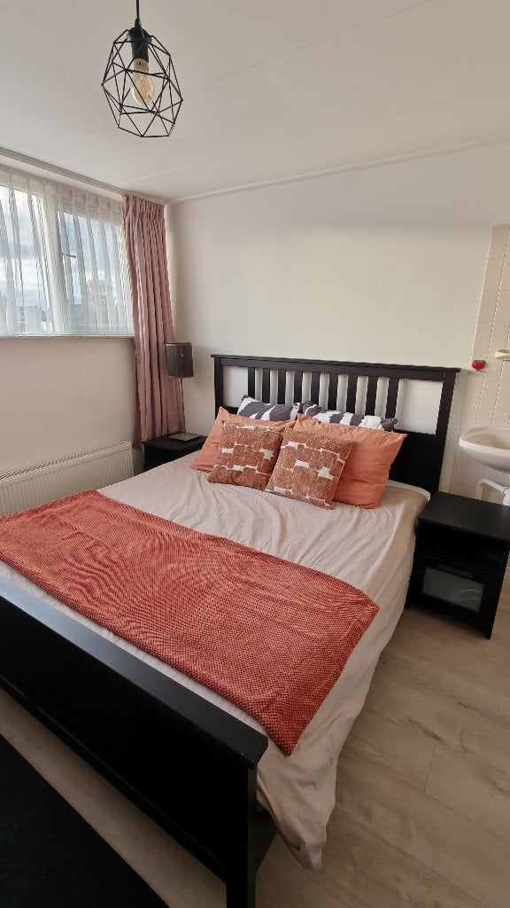 IKEA HEMNES bed 160200 + lattenbodem & BRIMNES nachtkastjes, Ophalen, Gebruikt, Zwart, Tweepersoons