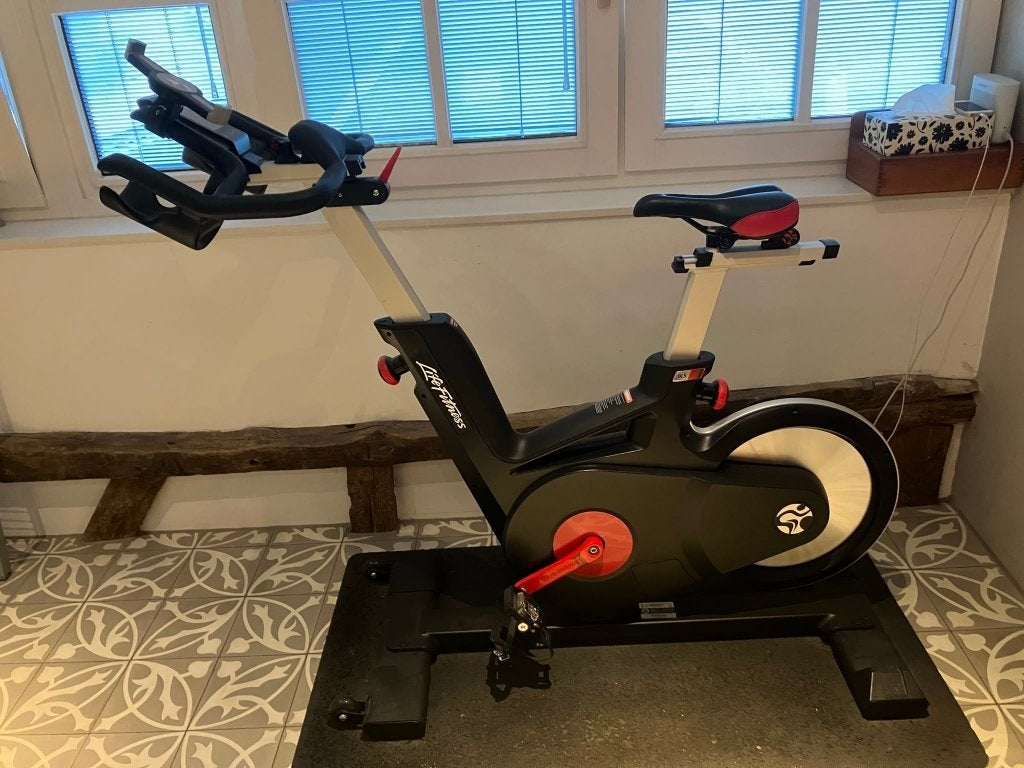 Life Fitness IC5 Indoor Cycle – (Slechts 148 uur!), Ophalen, Zo goed als nieuw, Spinningfiets