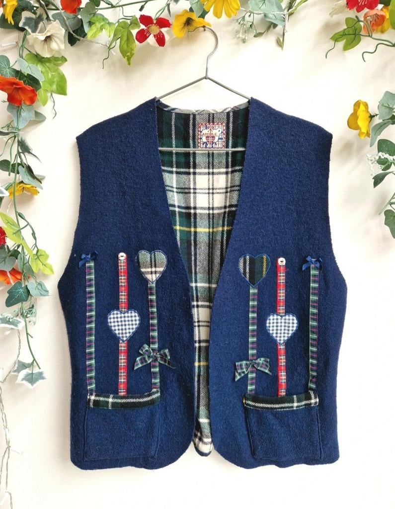 Uniek vintage wollen trachten hartjes en strikjes gilet, Ophalen of Verzenden, Zo goed als nieuw, Maat 38/40 (M), Blauw
