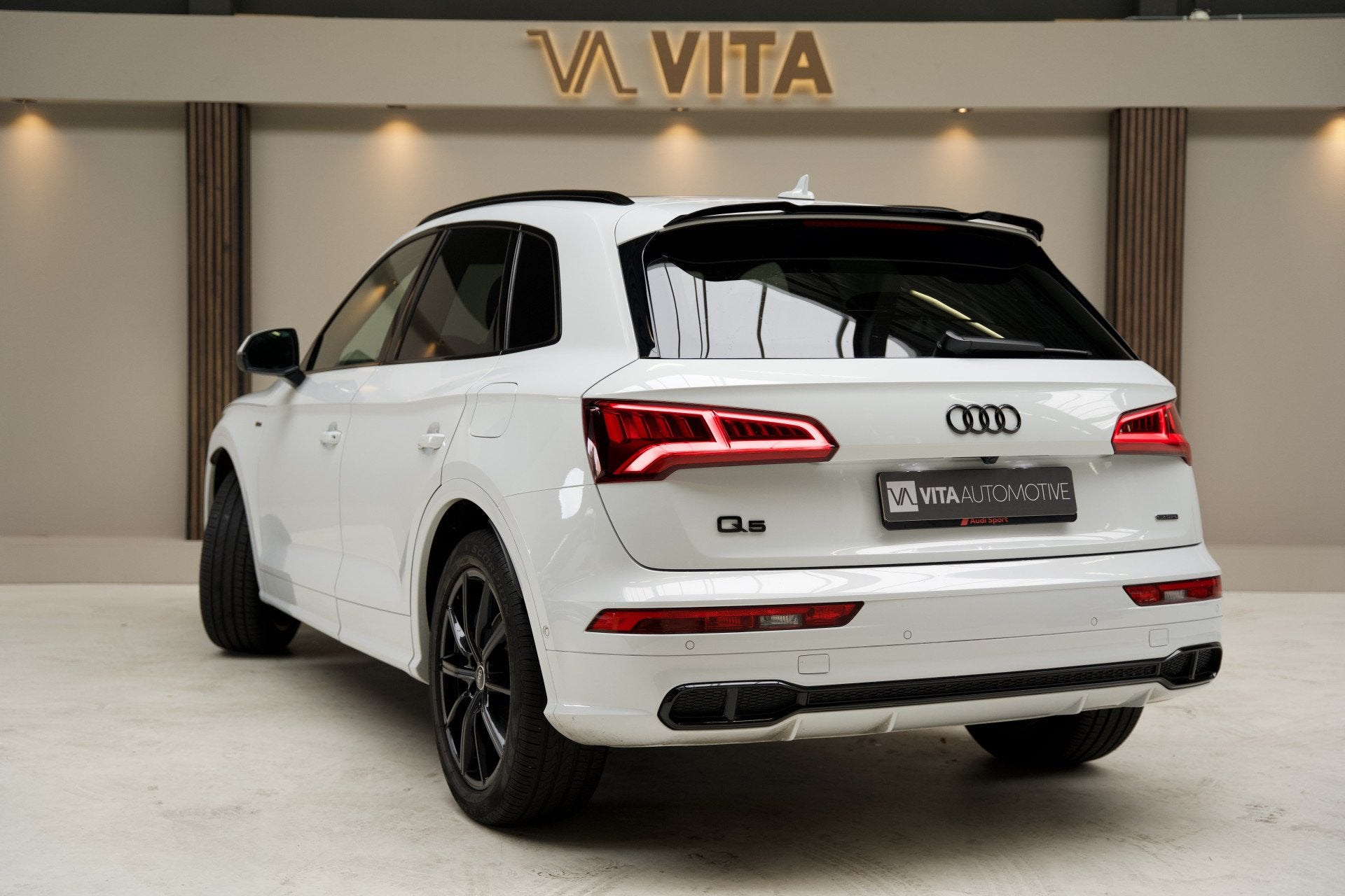 Audi Q5 55 TFSI e quattro Competition full|Pano|HUD|B&O|Mass, Auto's, Automaat, 2005 kg, Euro 6, Wit