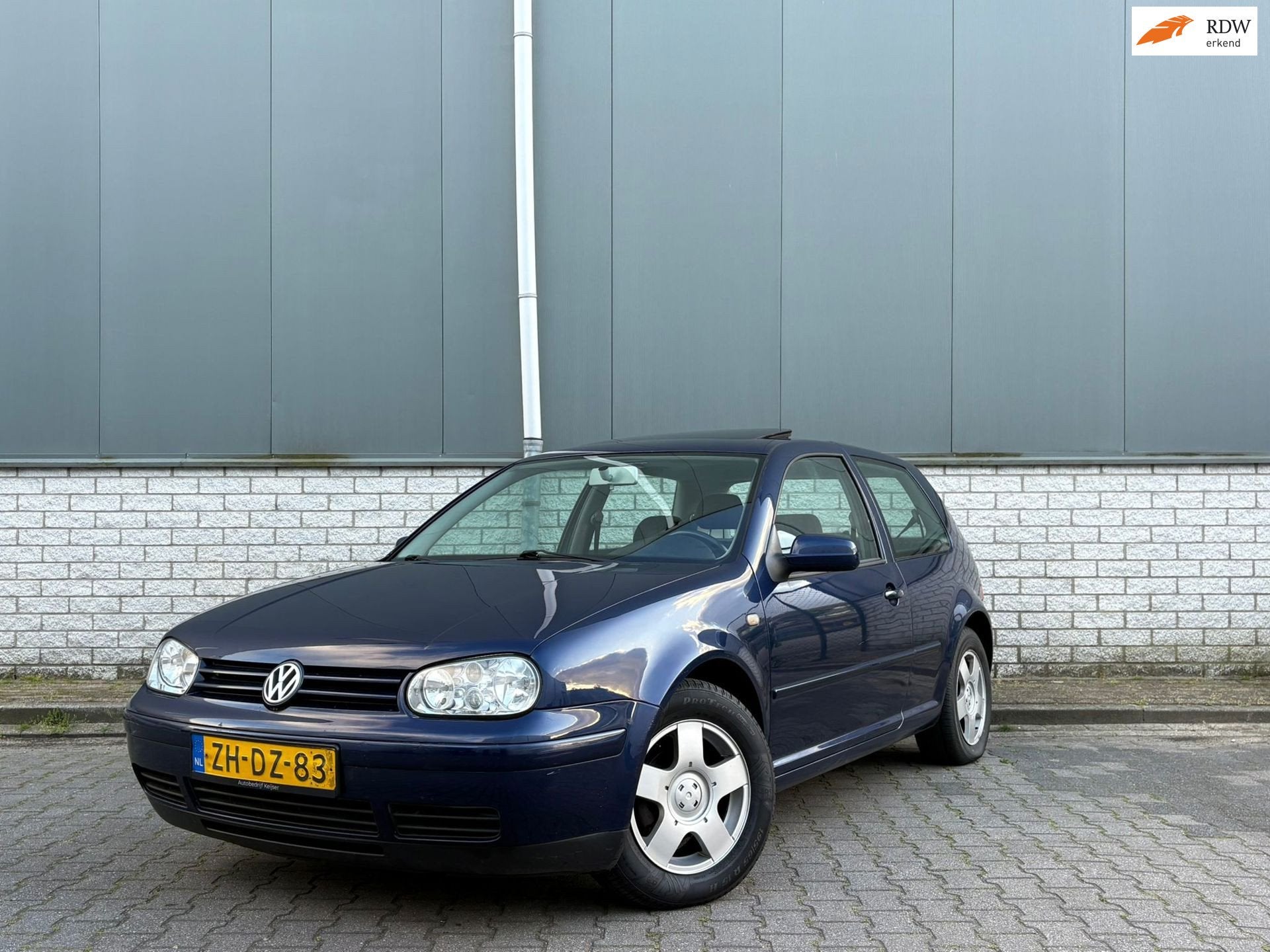 Volkswagen Golf 1.6 Highline-Automaat-Schuifdak-NWE APK, Gebruikt, Zwart, 4 cilinders, Blauw