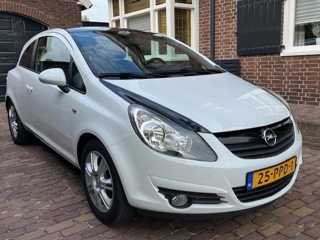 Opel Corsa 1.4 16V 3D AUT 2011 Wit, Stof, 1398 cc, 4 cilinders, 100 pk