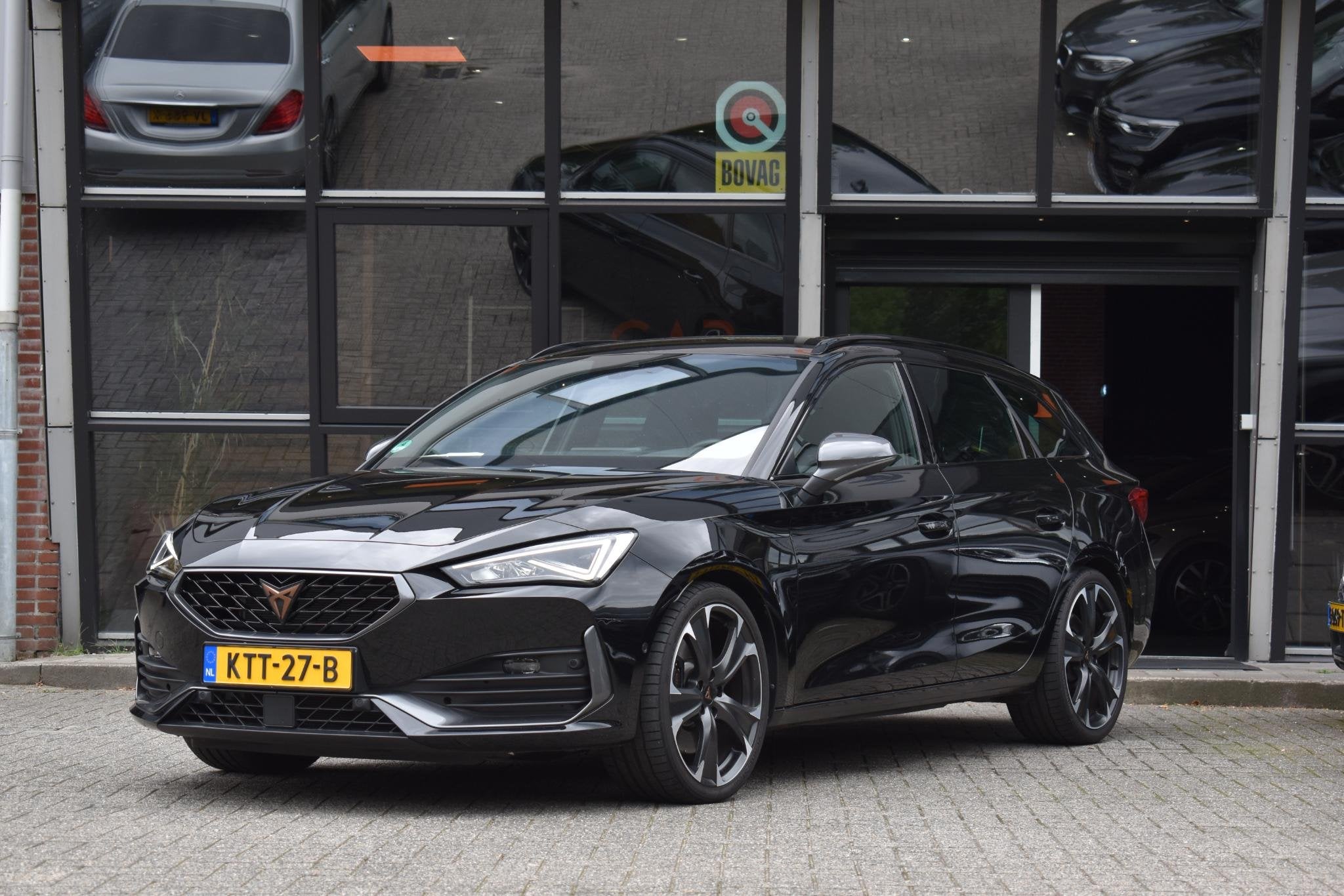 CUPRA Leon Sportstourer 2.0 TSI 245PK Keyless Lane ACC, Auto's, Dealer onderhouden, Gebruikt, 4 cilinders, Met garantie (alle)