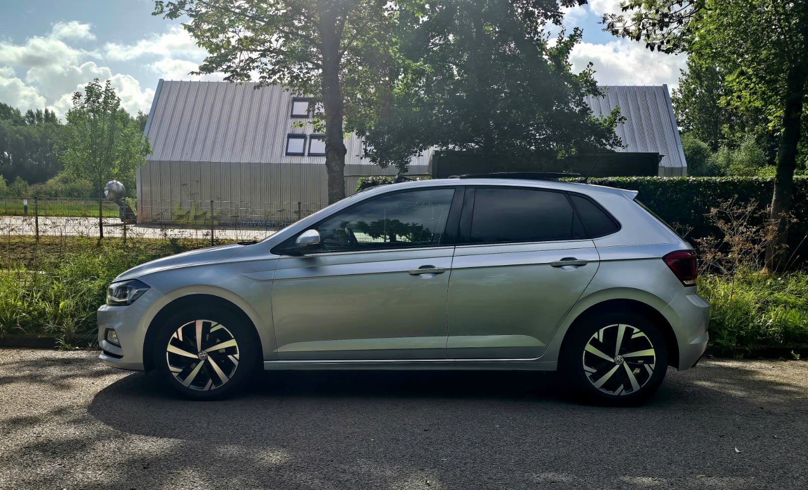 Volkswagen Polo 1.0 TSI Highline LED / Panorama / Carplay, USB, Stof, Zwart, Handgeschakeld