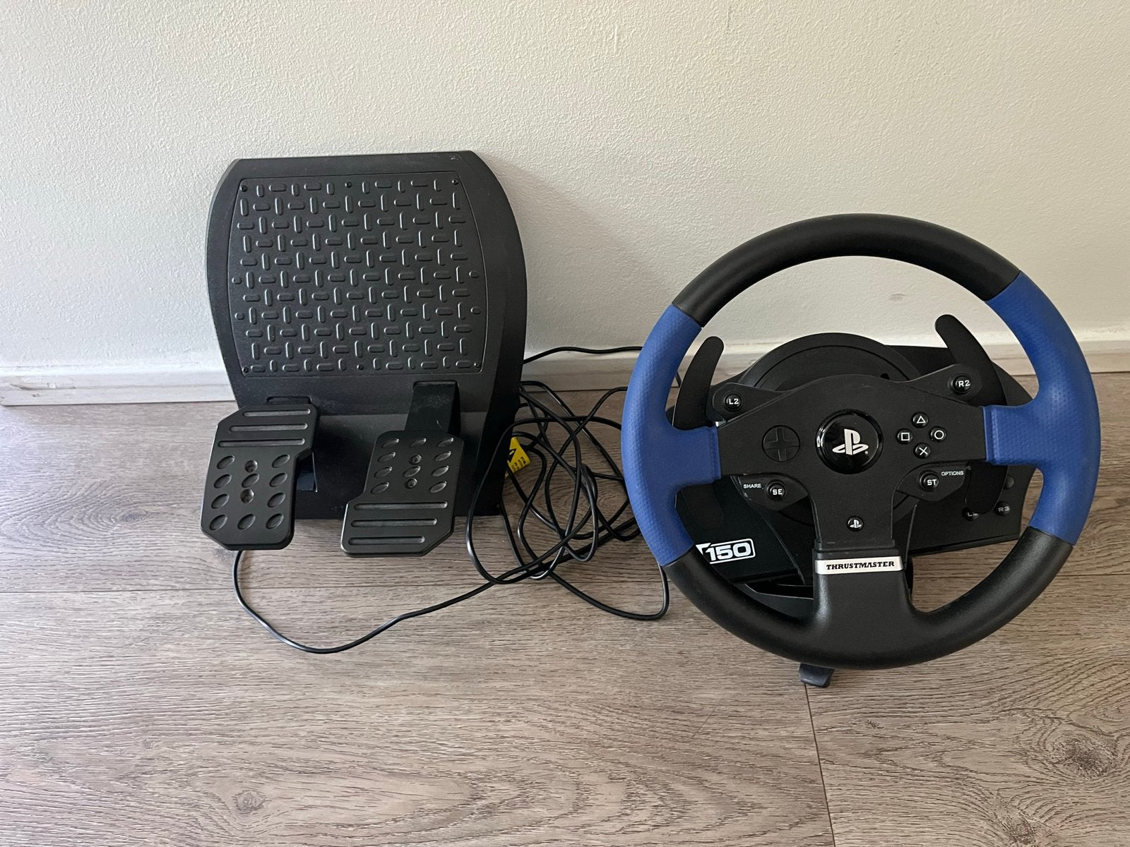 Thrustmaster T150 racestuur met pedalen voor PlayStation, Ophalen of Verzenden, Zo goed als nieuw, Stuur of Pedalen, PlayStation 4
