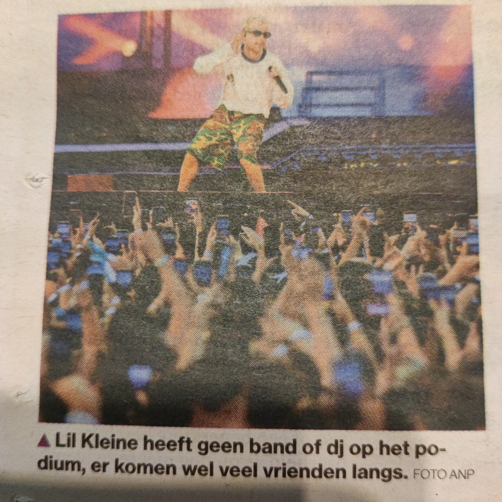 Lil Kleine Comeback Concert krantenartikel knipsel, Ophalen of Verzenden, 1980 tot heden, Nederland, Knipsel(s)