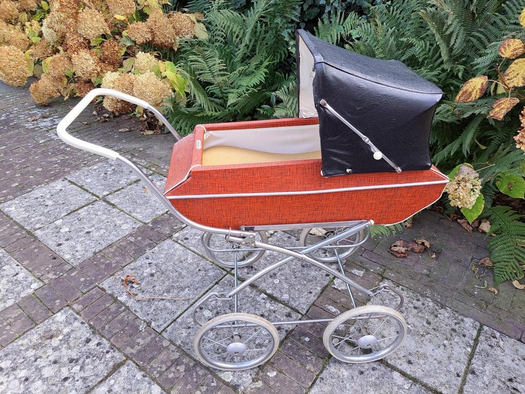 Leuke vintage poppenwagen uit de jaren '60, Ophalen