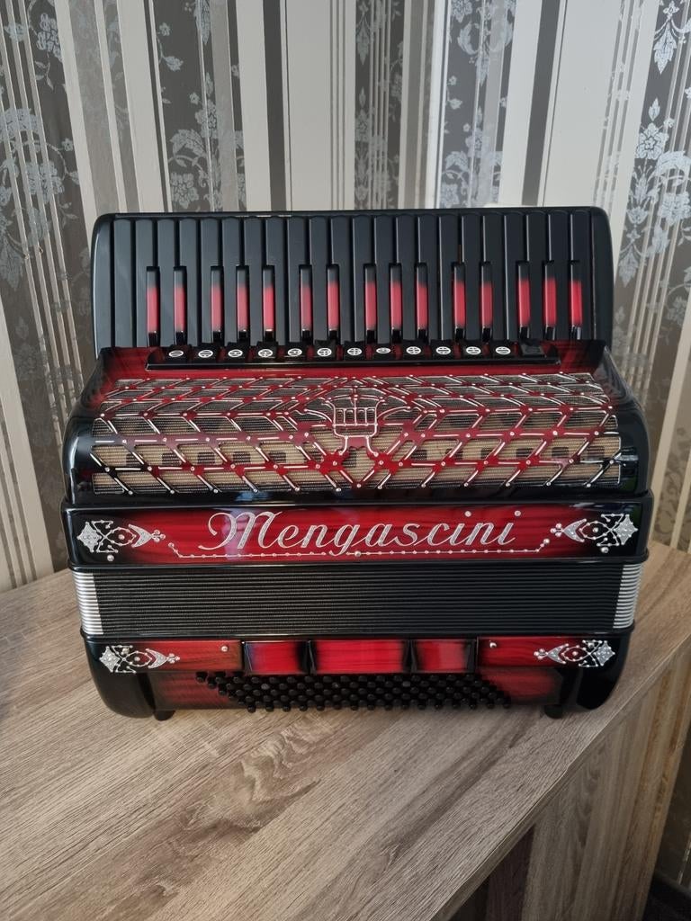 Prachtige mengascini pref 374 redwood 96 bas, Muziek en Instrumenten, Ophalen, Met koffer, Toetsaccordeon, 96-bas