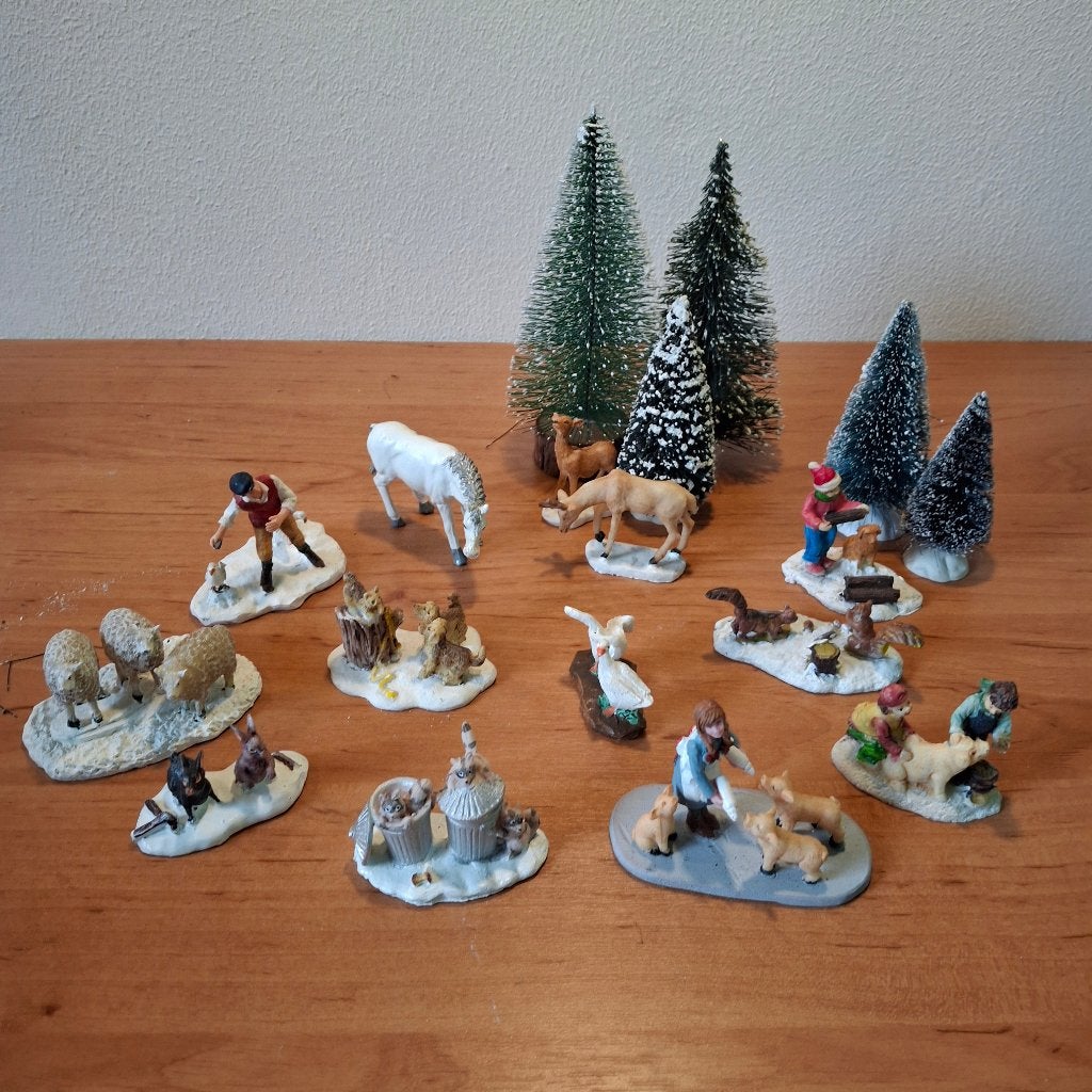 Kerstdorpfiguurtjes boerderij en bos, Diversen, Ophalen of Verzenden, Zo goed als nieuw