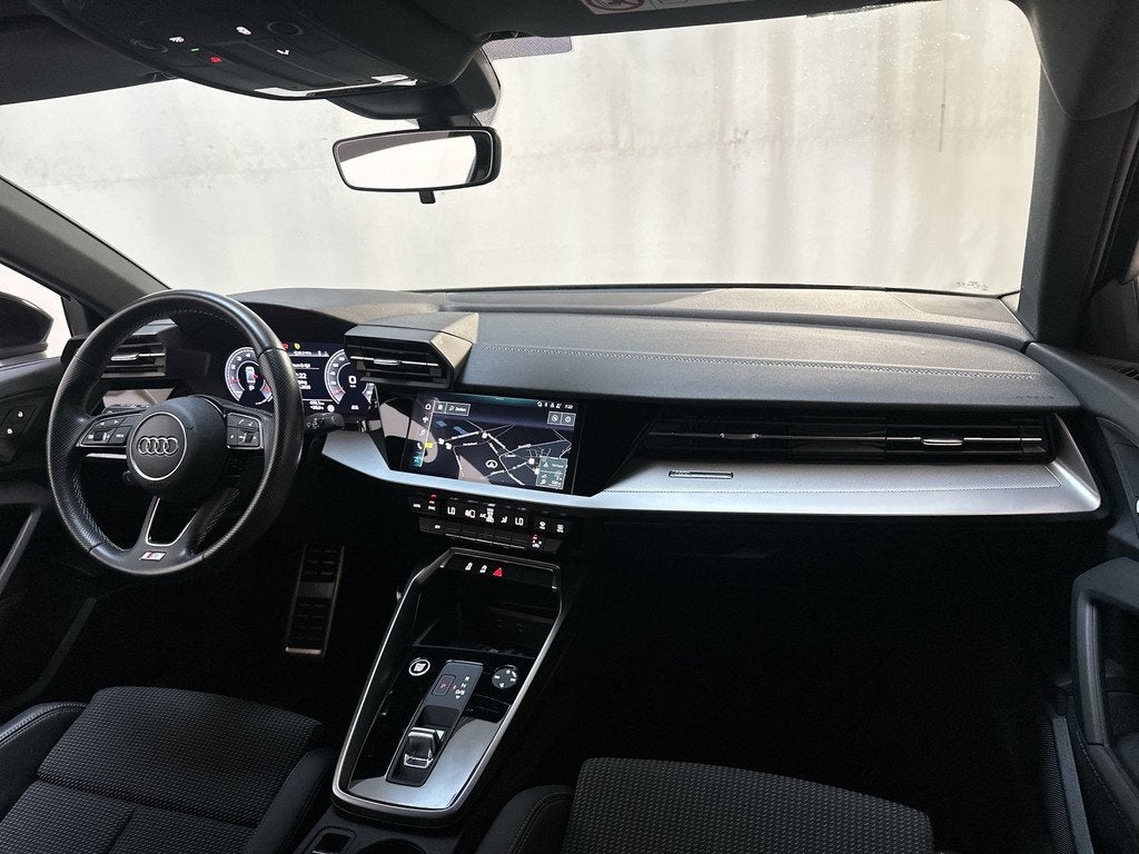 Audi A3 Limousine 35 TFSI S edition S-Line Adaptive Cruise N, Auto's, Audi, 4 cilinders, Leder en Stof, Zwart, Origineel Nederlands