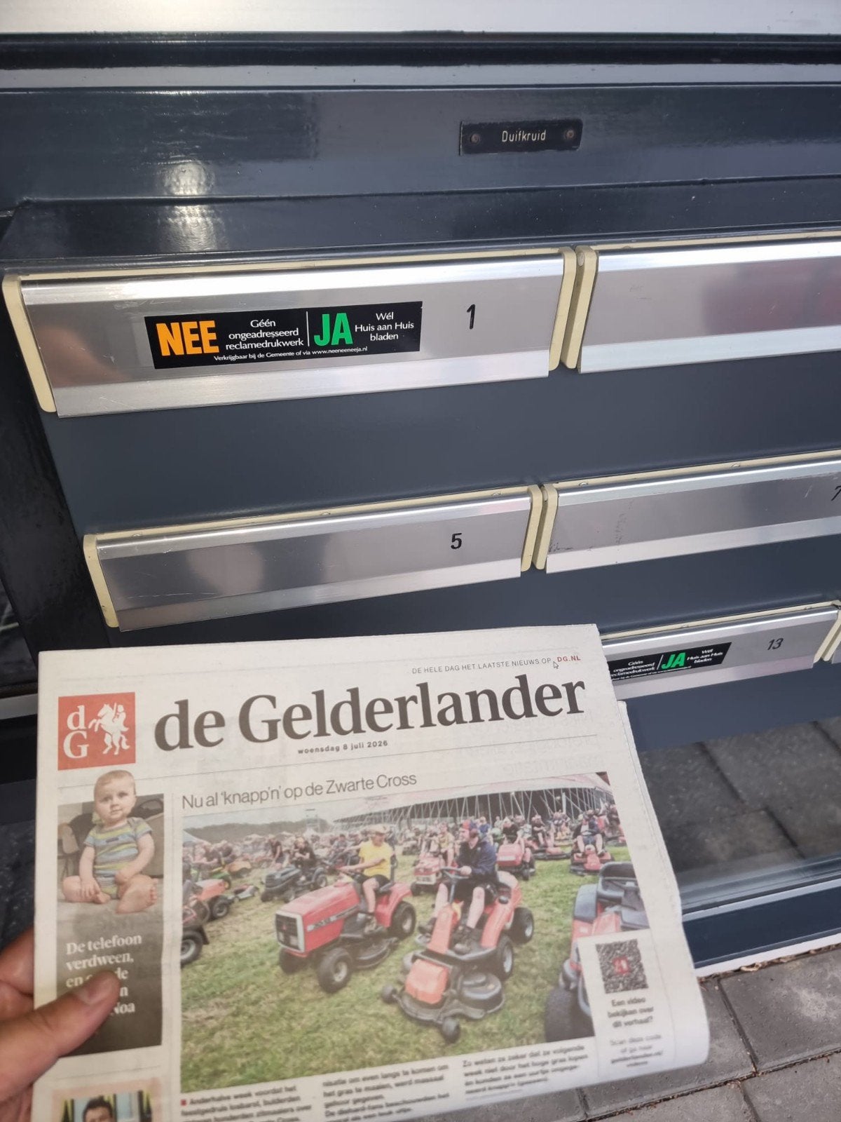 krantenbezorger op fiets in boxmeer of grave, Ophalen, 1980 tot heden, Tijdschrift