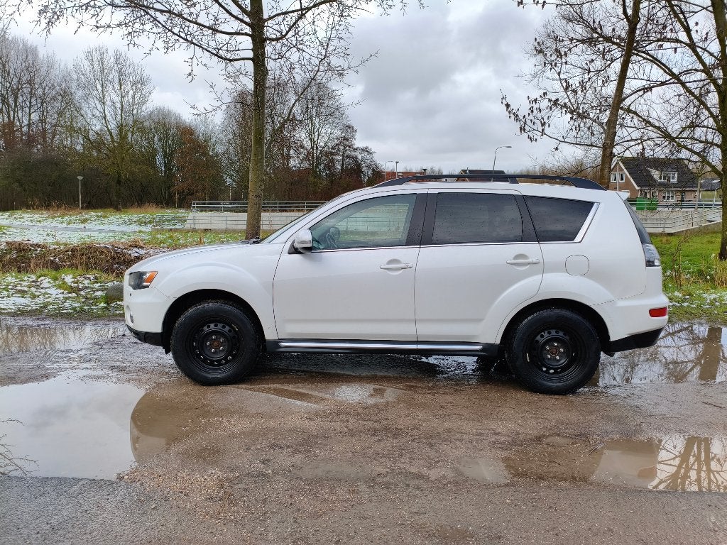 Foto 21 van Mitsubishi Outlander 2.4 125KW 4WD 2010 Wit