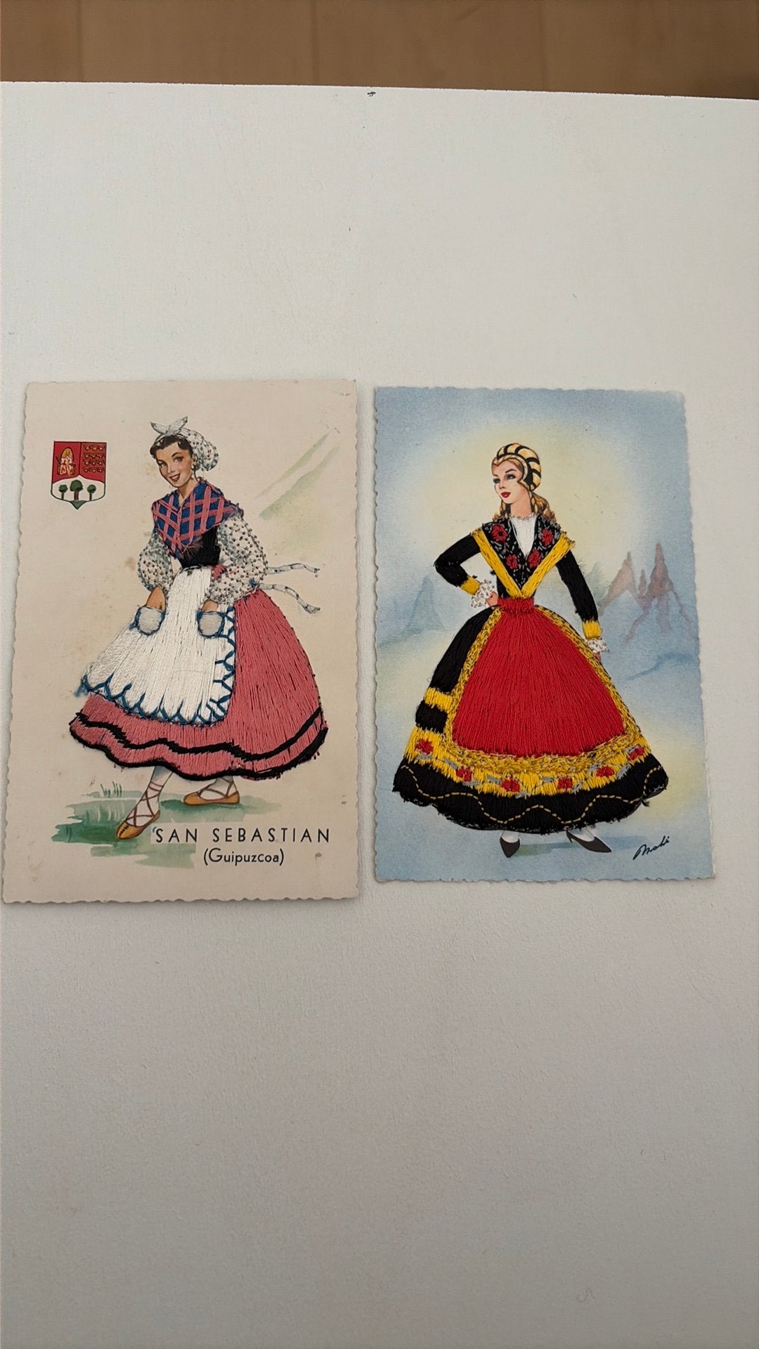 Geborduurde ansichtkaarten, Verzenden, Klederdracht