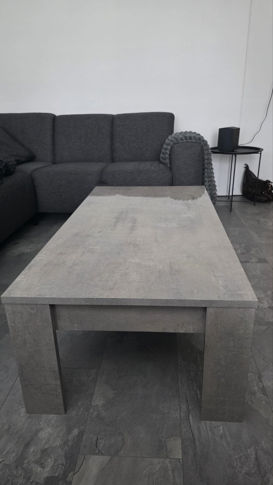 Moderne salontafel - Grijs betonlook, Huis en Inrichting, Ophalen, Overige materialen, Gebruikt, 100 tot 150 cm