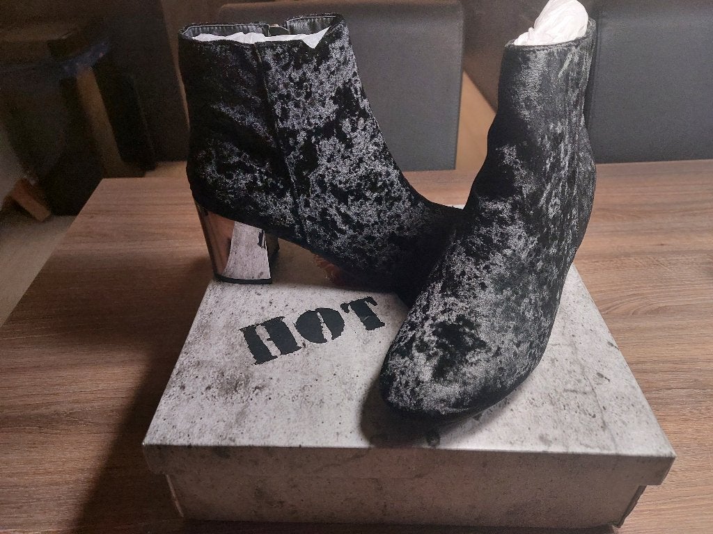 5 paar Hot Kiss enkellaarsjes (€ 12,49 per paar), Zwart, Lage of Enkellaarzen, Nieuw, Ophalen of Verzenden