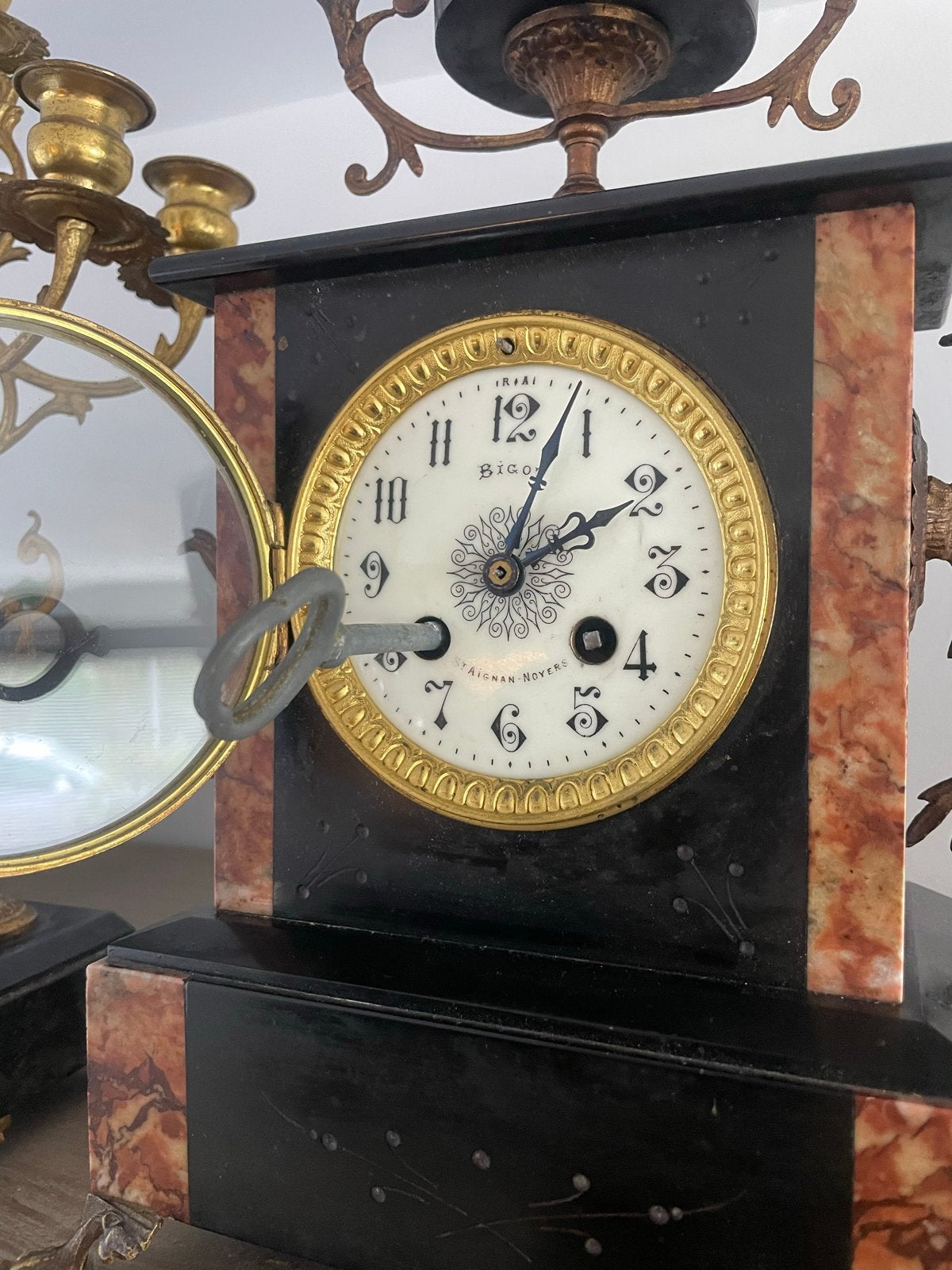 Antieke marmeren pendule met kandelaars, Antiek en Kunst, Antiek | Klokken, Ophalen of Verzenden
