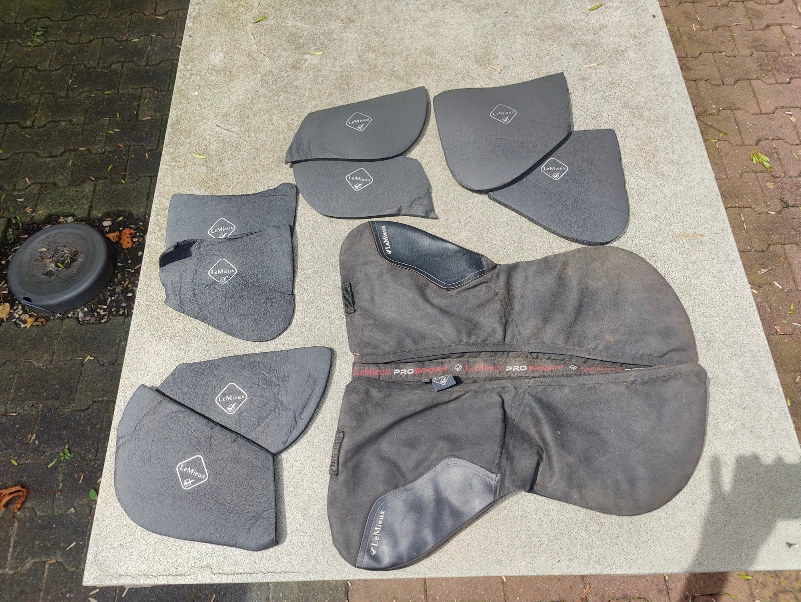 LeMieux Zadelonderlegger Zwart Maat M met extra pads, Ophalen of Verzenden, Zo goed als nieuw, Overige maten, Zadelpad