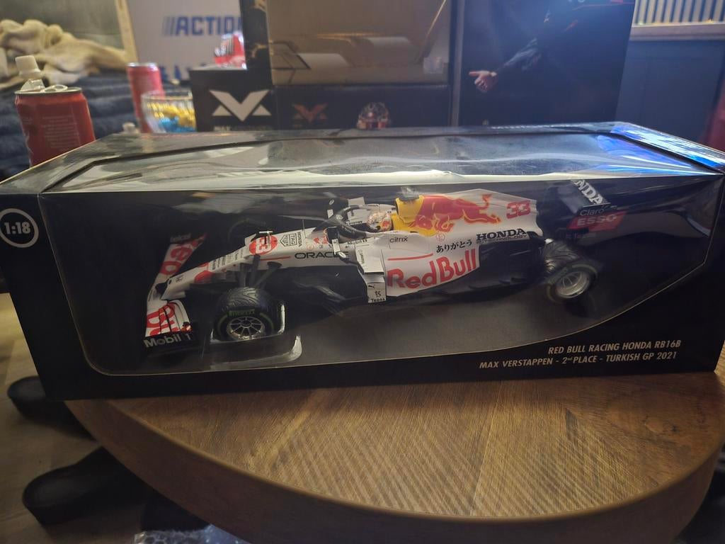 Max Verstappen Red Bull Racing Honda RB16B 1:18, Ophalen, Zo goed als nieuw, Formule 1