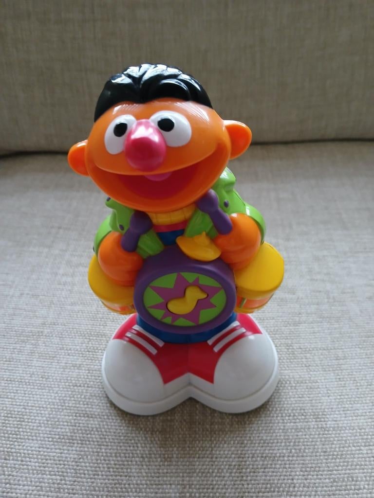 SESAMSTRAAT ERNIE MET TROMMEL. Zingt een liedje, Ophalen of Verzenden, Zo goed als nieuw, Overige typen