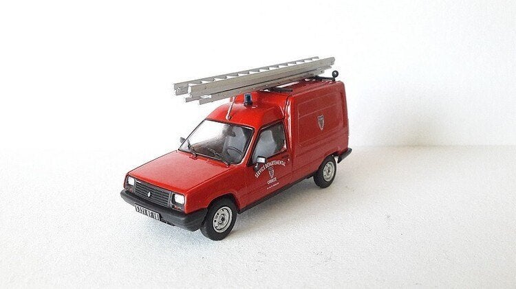 Renault Express + motorpomp IXO/Hachette 1:43, Ophalen of Verzenden, Nieuw, Auto, Overige merken