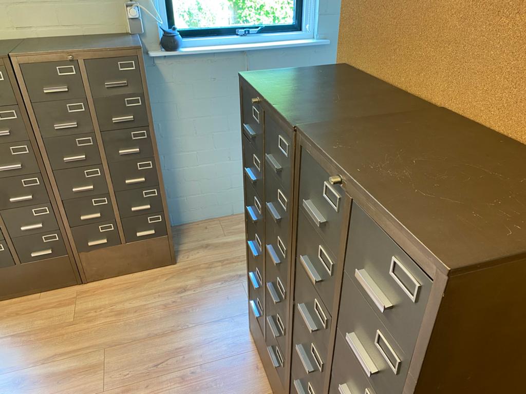 Metalen archiefkast 136 cm/56 cm/43cm (prijs per stuk), Ophalen, Gebruikt