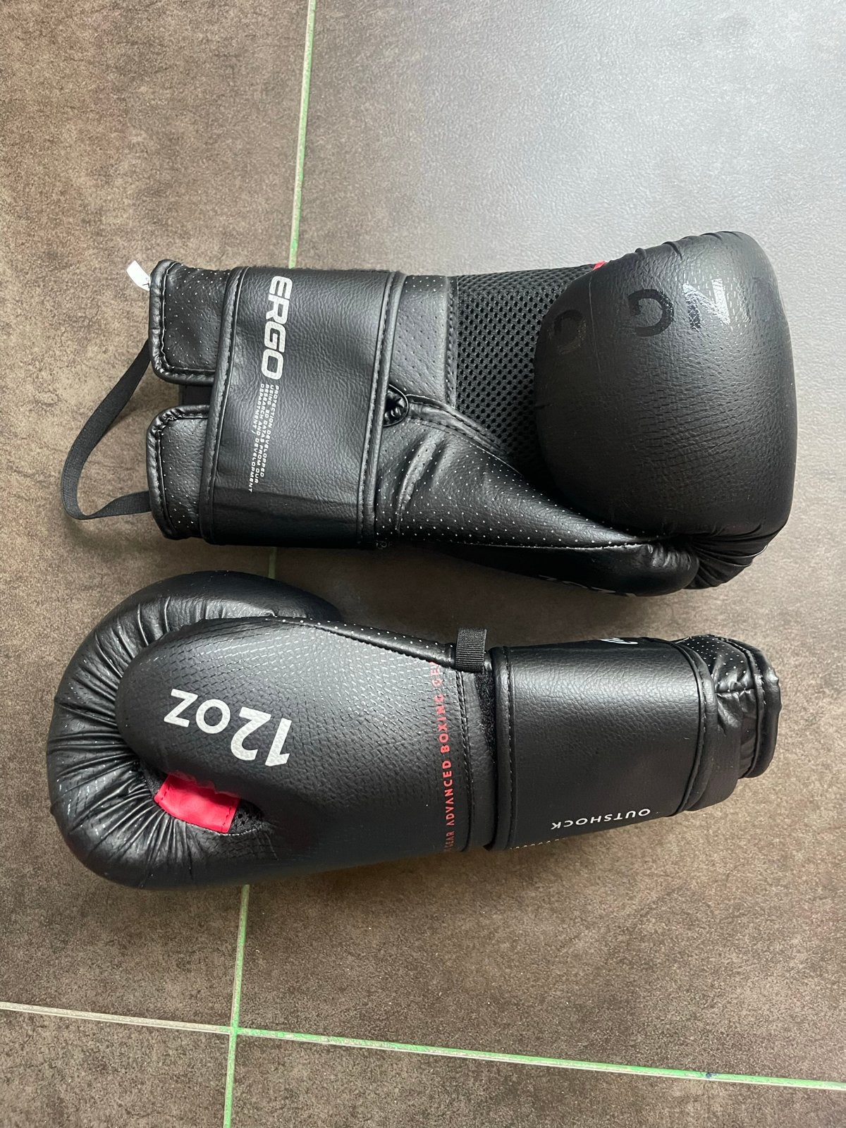 Outshock bokshandschoenen 12oz - Zo goed als nieuw, Ophalen of Verzenden, Zo goed als nieuw, Bokshandschoenen