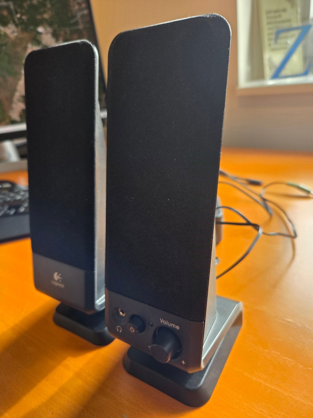 Logitech R10 Speakers - Compacte en heldere audio, Ophalen of Verzenden, Gebruikt, Audiokanaal 2, Logitech