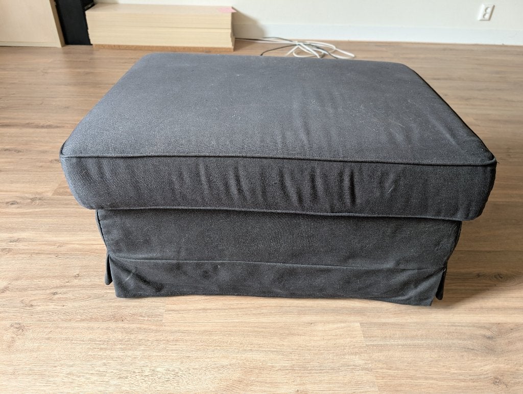 Zwarte hocker met deksel, Huis en Inrichting, Banken | Voetenbanken en Poefen, Ophalen, Gebruikt, 75 tot 100 cm, Stof