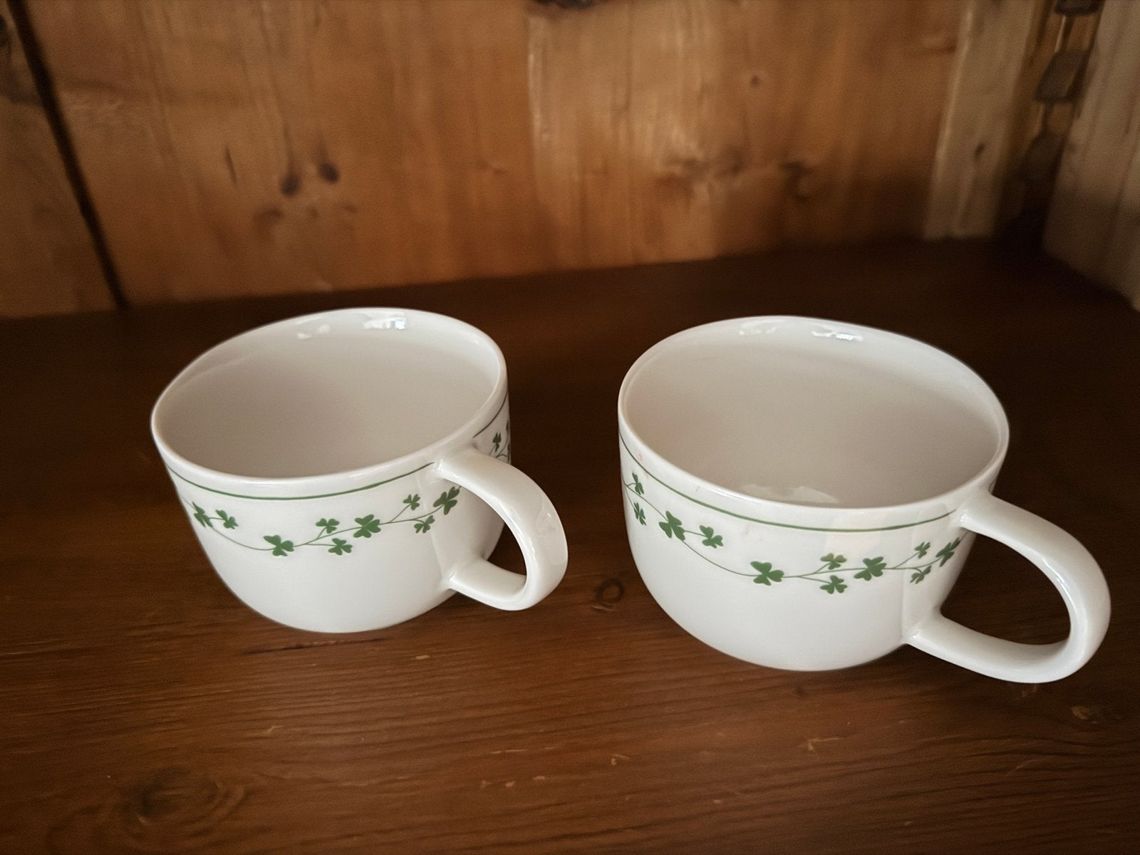 2 Cappuccino Bekers / Soepkommen met Klavertje Vier, Ophalen of Verzenden, Zo goed als nieuw, Steen/keramiek, Wit