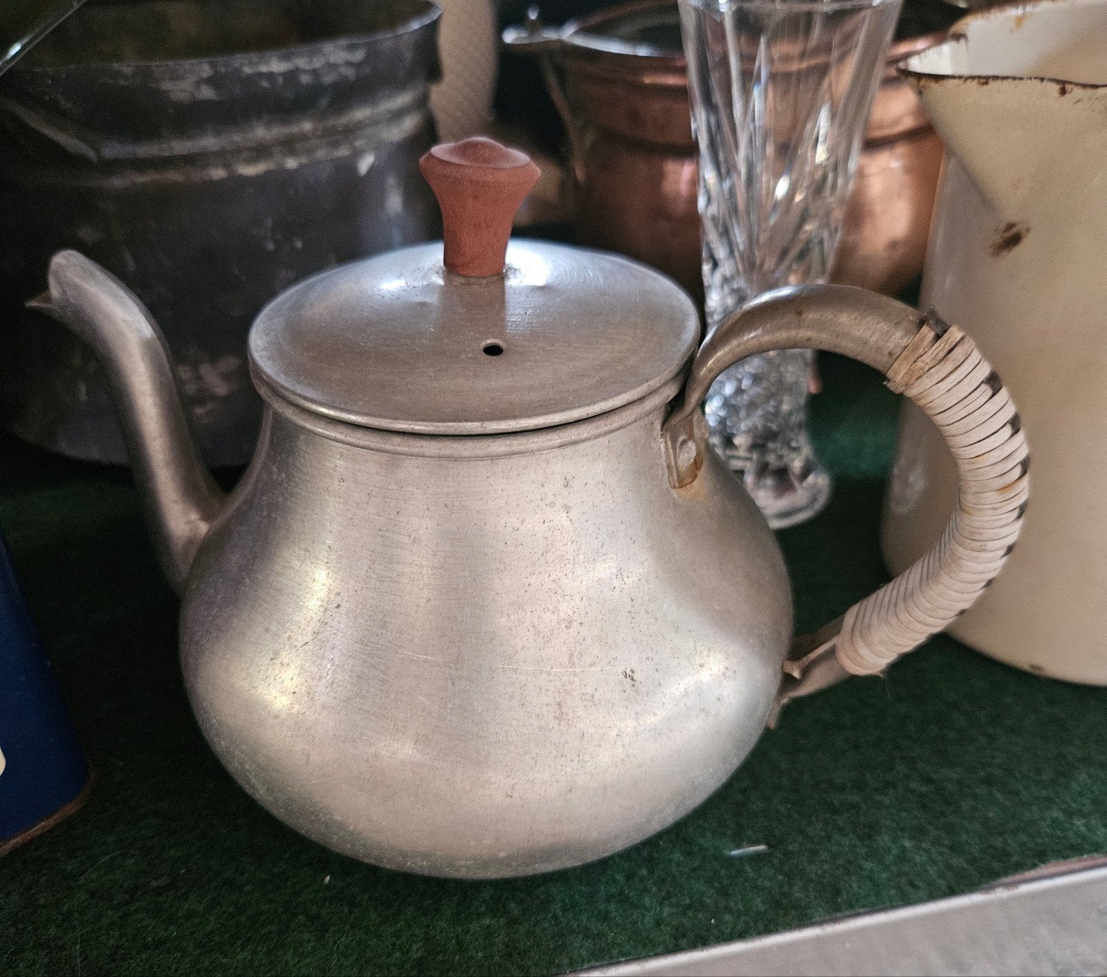 Vintage tinnen theepot met rieten handvat, 1 liter, Ophalen