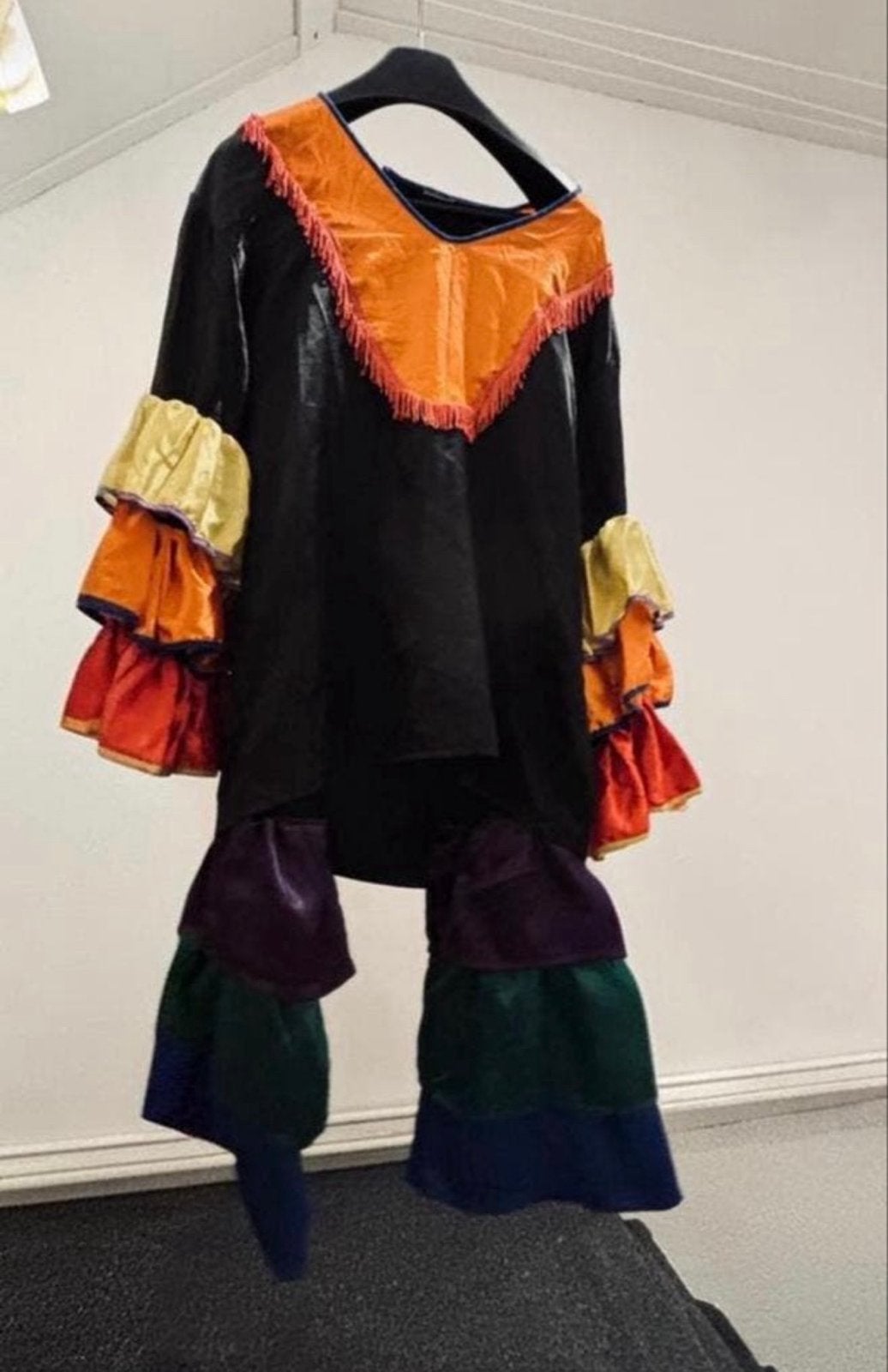 Kleurrijk Carnavals Kostuum Zwart met Gekleurde Stroken, Kleding | Dames, Maat 38/40 (M), Carnaval, Ophalen of Verzenden, Kleding