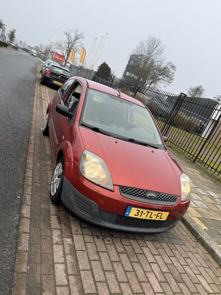 Ford Fiësta 1.3 8V 3DR 2006 (104.200Km) Oranje/Rood, 1299 cc, Stof, 40 €/maand, Origineel Nederlands