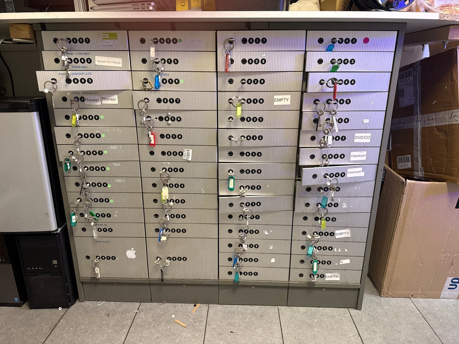Sleutelkast met 45 vakjes - Ideaal voor opslag, Ophalen of Verzenden, Gebruikt